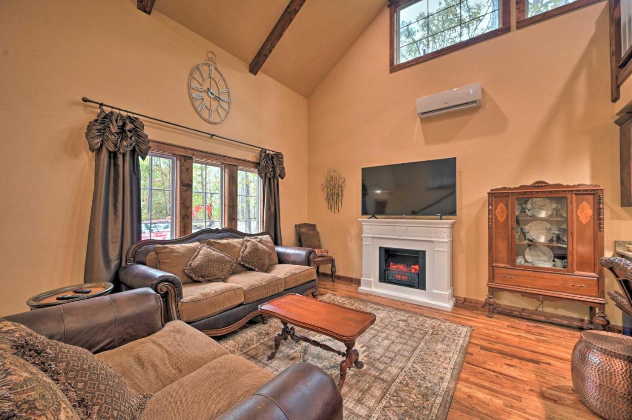Tudor-Style Broken Bow Cottage With Hot Tub And Decks! Stephens Gap Dış mekan fotoğraf