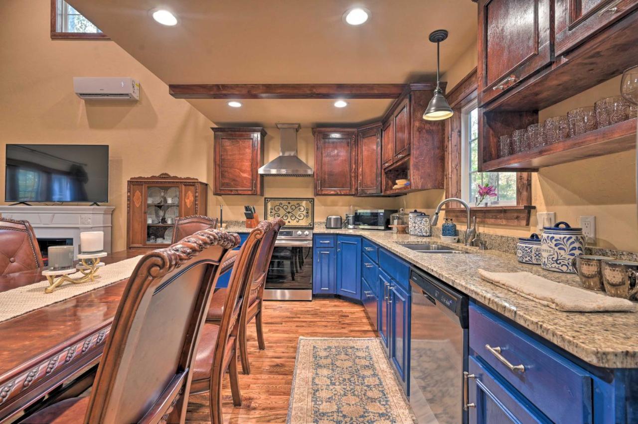 Tudor-Style Broken Bow Cottage With Hot Tub And Decks! Stephens Gap Dış mekan fotoğraf