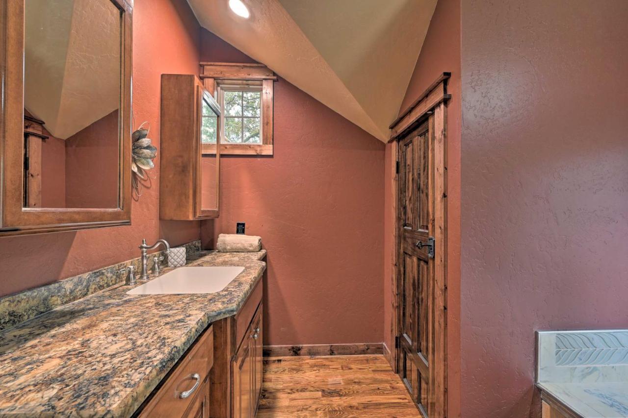 Tudor-Style Broken Bow Cottage With Hot Tub And Decks! Stephens Gap Dış mekan fotoğraf